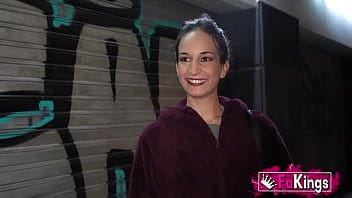 Rebeka ya tiene 30 años y quiere que los jóvenes grajos se suelten.